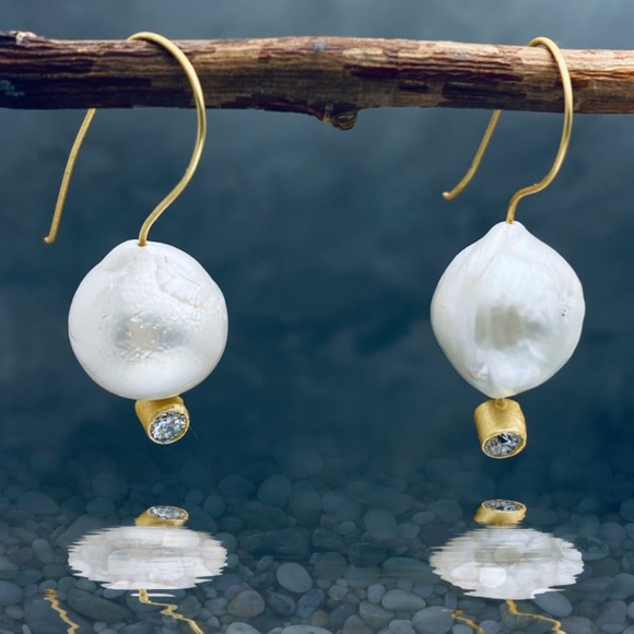 Matana Jewelry - Baroque pearls and 24k gold dangle earrings